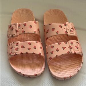 Women’s Pink Strawberry Print Slide Sandals